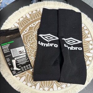 🏴 Umbro Black Peewee soccer socks kids size 9-2.5 NEW
